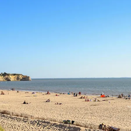 Stunning In Feriehus Médis